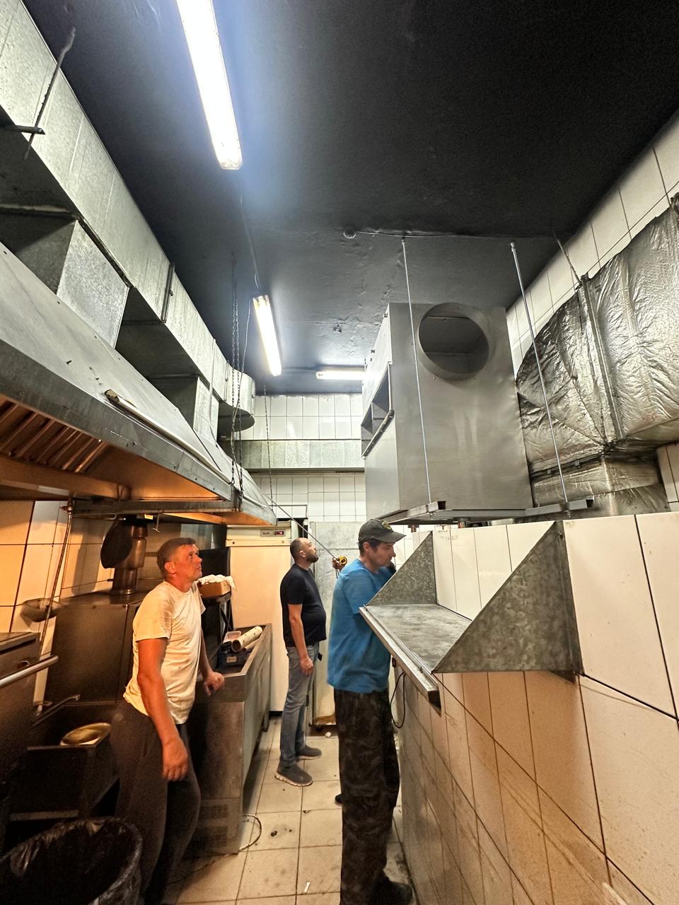 Наружная установка и воздуховоды ресторана Vilka на Муратбаева